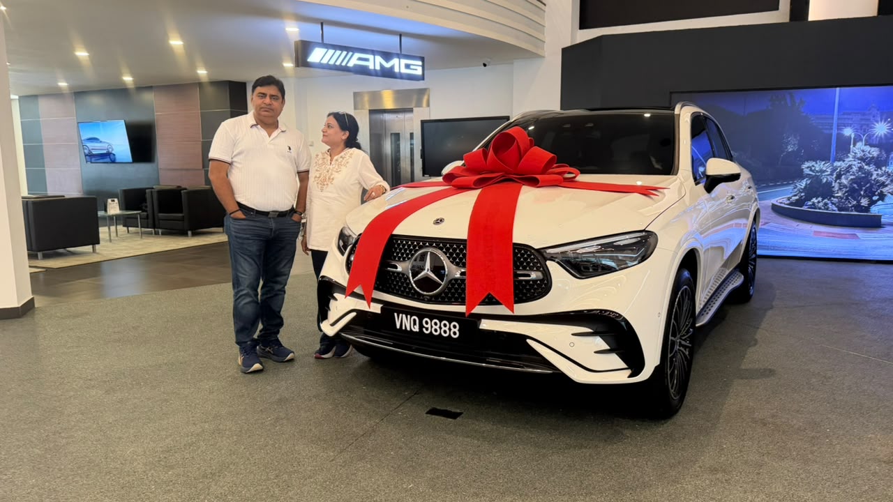Mercedes-Benz customer handover with a white vehicle
